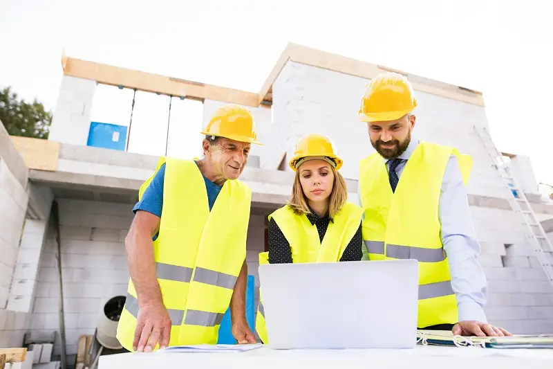 Experienced Construction Management for Raleigh’s Growing Commercial Market 4 architect and forman and supertent meeting